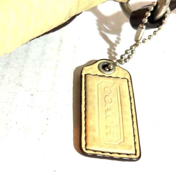 Coach vintage Elegant Cream Leather Crossbody Bag - Picture 3 of 9